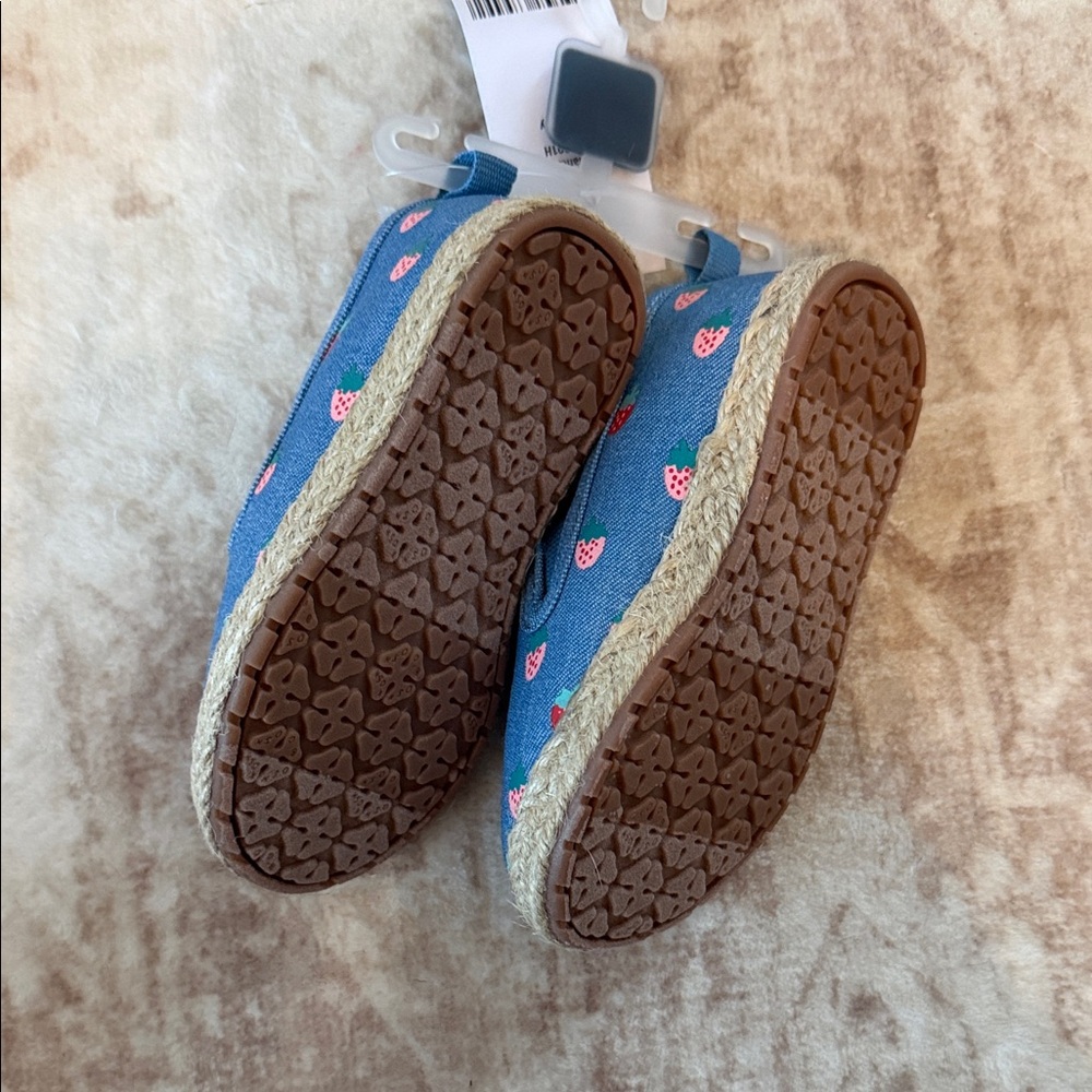 🆕 OshKosh B'gosh Blue Strawberry Kids Slippers - Picture 2 of 3